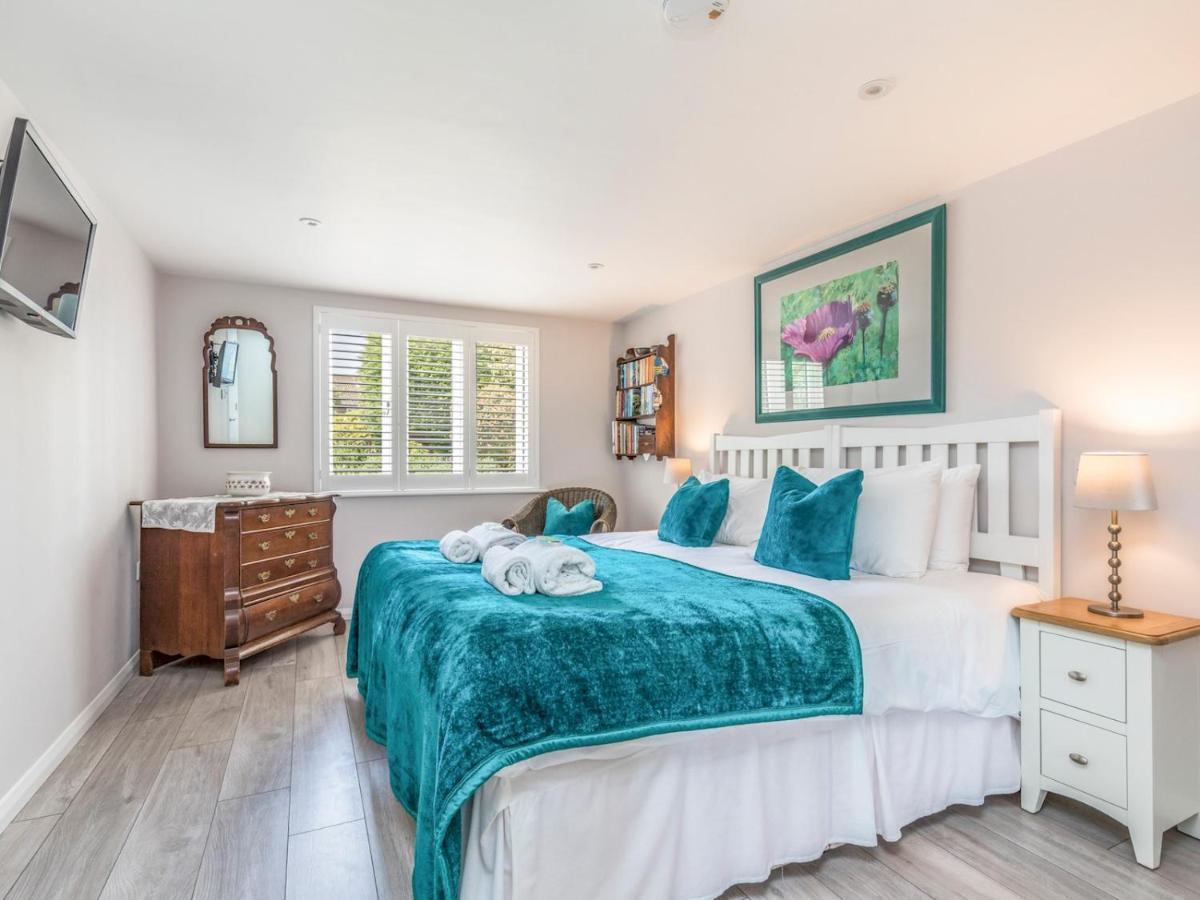 Pass The Keys Charming Apartment Attached To Thatched Cottage Chichester Exteriér fotografie