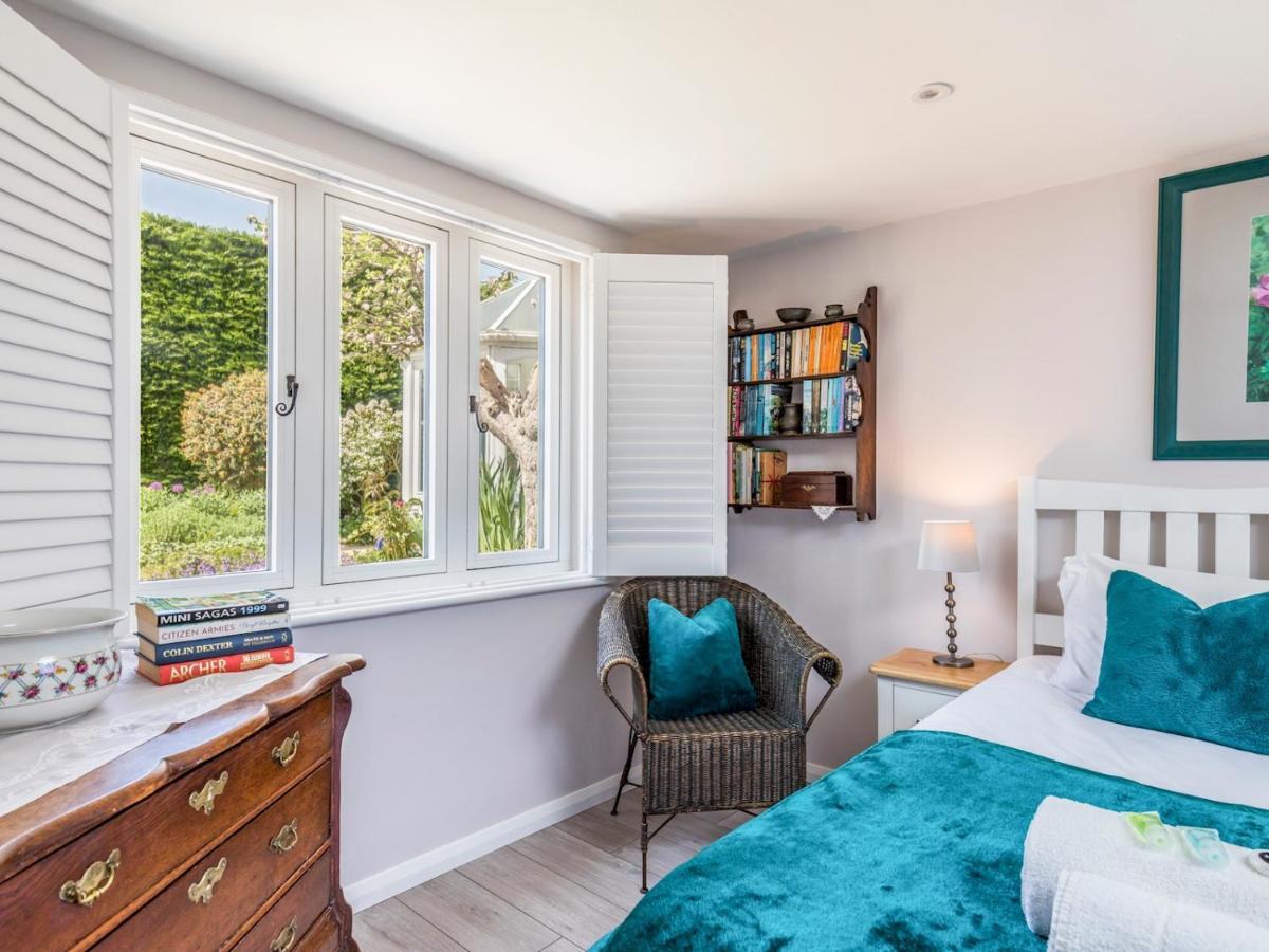 Pass The Keys Charming Apartment Attached To Thatched Cottage Chichester Exteriér fotografie