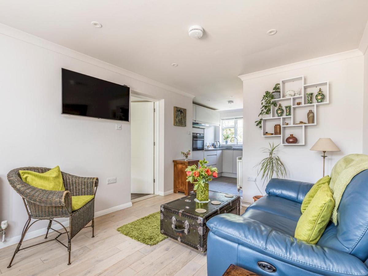 Pass The Keys Charming Apartment Attached To Thatched Cottage Chichester Exteriér fotografie