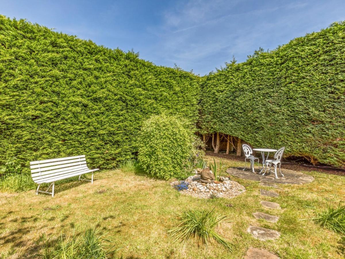 Pass The Keys Charming Apartment Attached To Thatched Cottage Chichester Exteriér fotografie