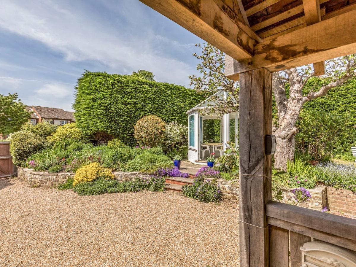 Pass The Keys Charming Apartment Attached To Thatched Cottage Chichester Exteriér fotografie