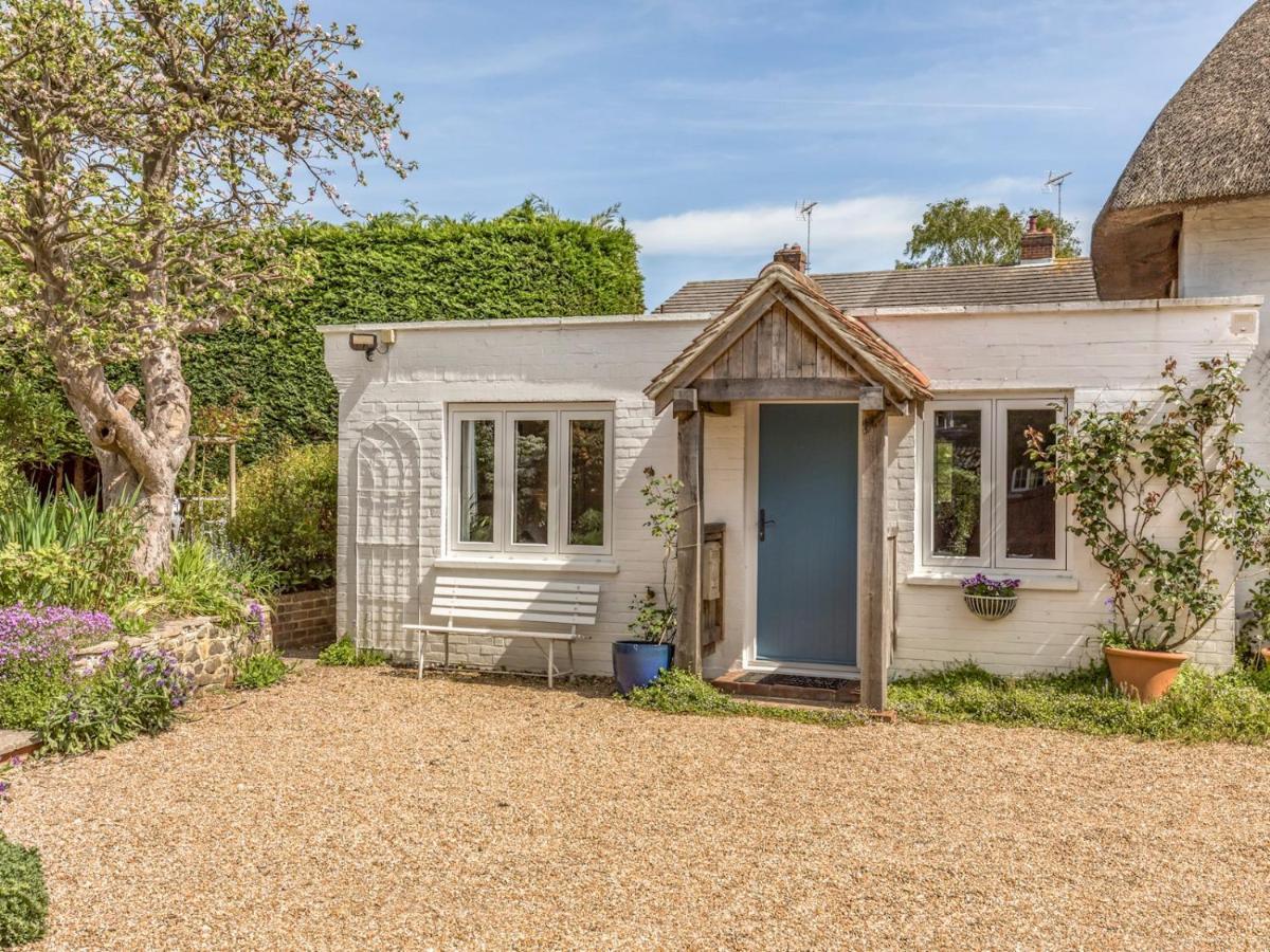 Pass The Keys Charming Apartment Attached To Thatched Cottage Chichester Exteriér fotografie