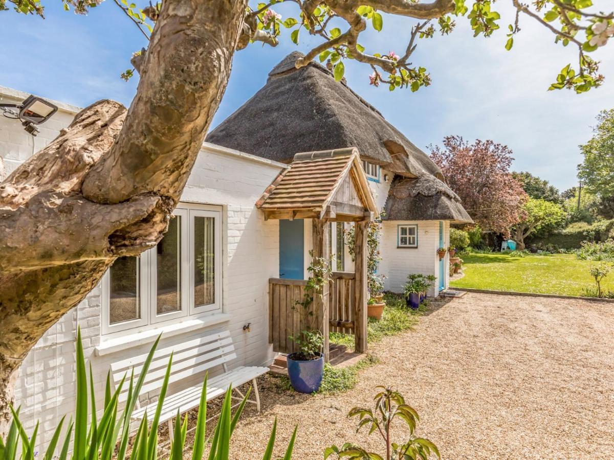 Pass The Keys Charming Apartment Attached To Thatched Cottage Chichester Exteriér fotografie