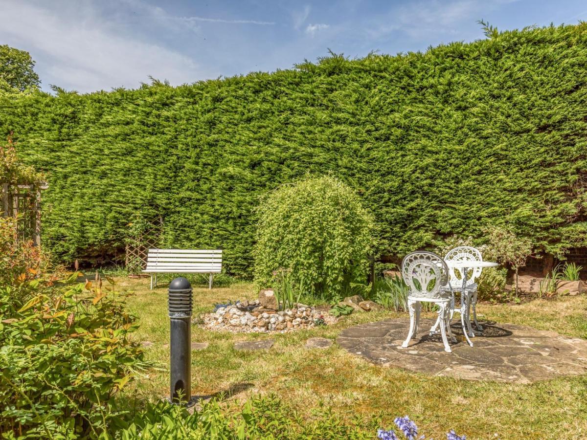 Pass The Keys Charming Apartment Attached To Thatched Cottage Chichester Exteriér fotografie
