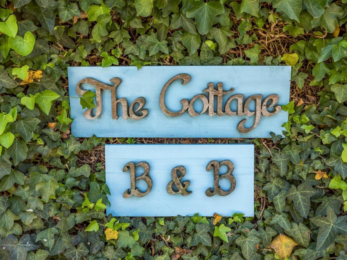 Pass The Keys Charming Apartment Attached To Thatched Cottage Chichester Exteriér fotografie