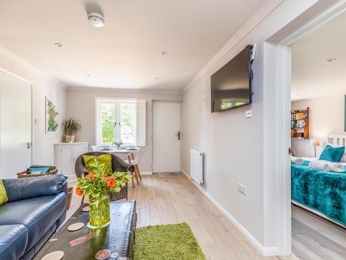 Pass The Keys Charming Apartment Attached To Thatched Cottage Chichester Exteriér fotografie