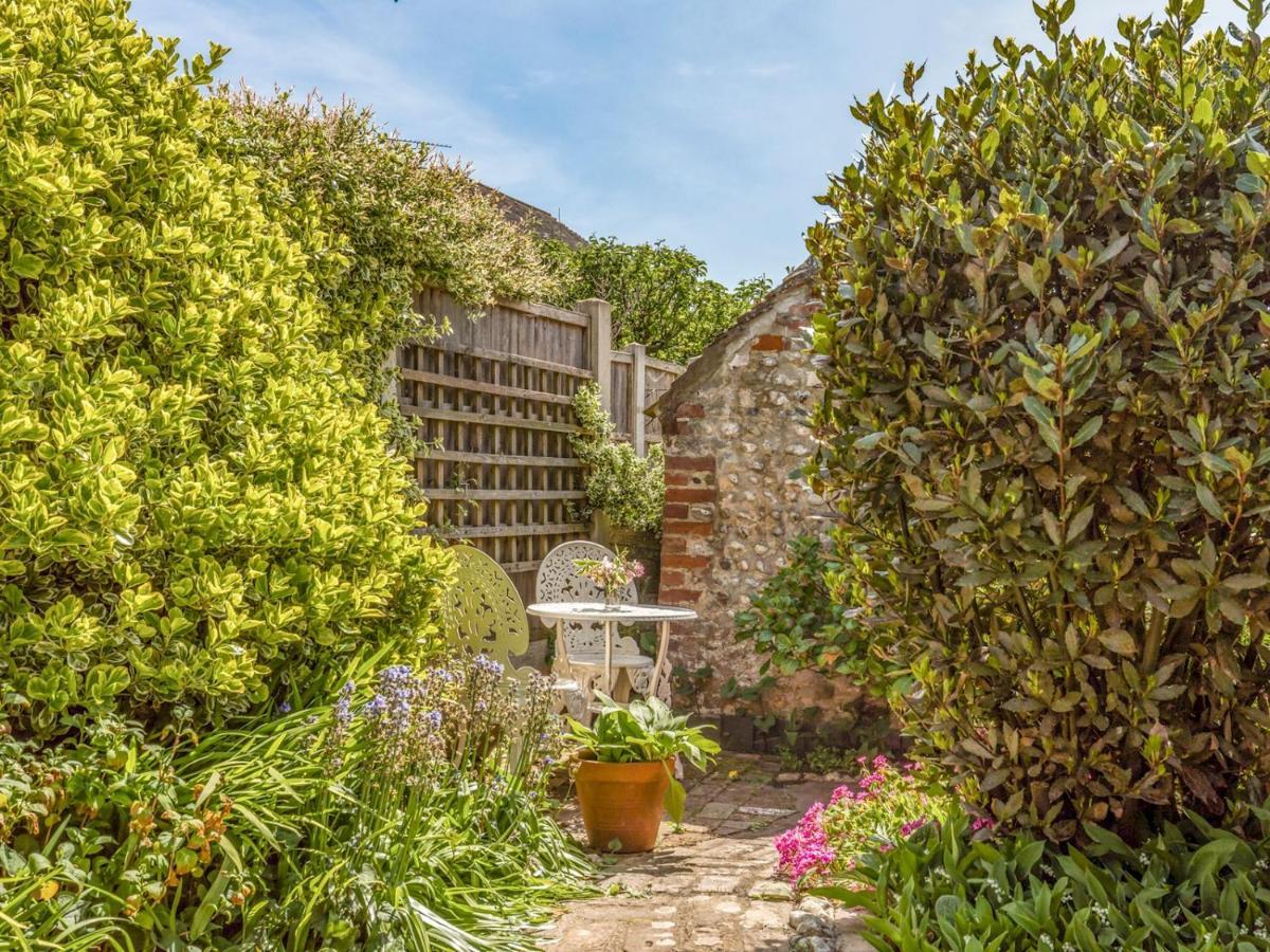 Pass The Keys Charming Apartment Attached To Thatched Cottage Chichester Exteriér fotografie