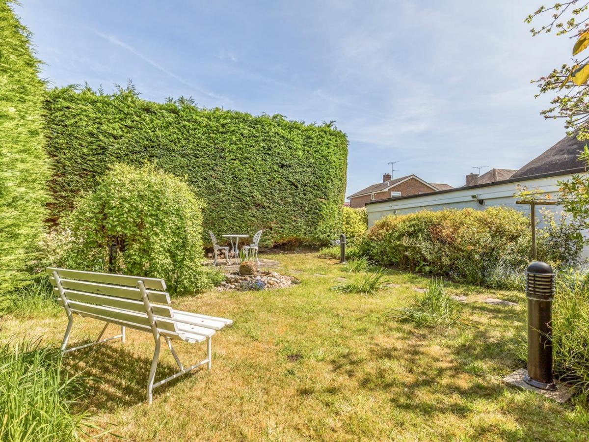Pass The Keys Charming Apartment Attached To Thatched Cottage Chichester Exteriér fotografie