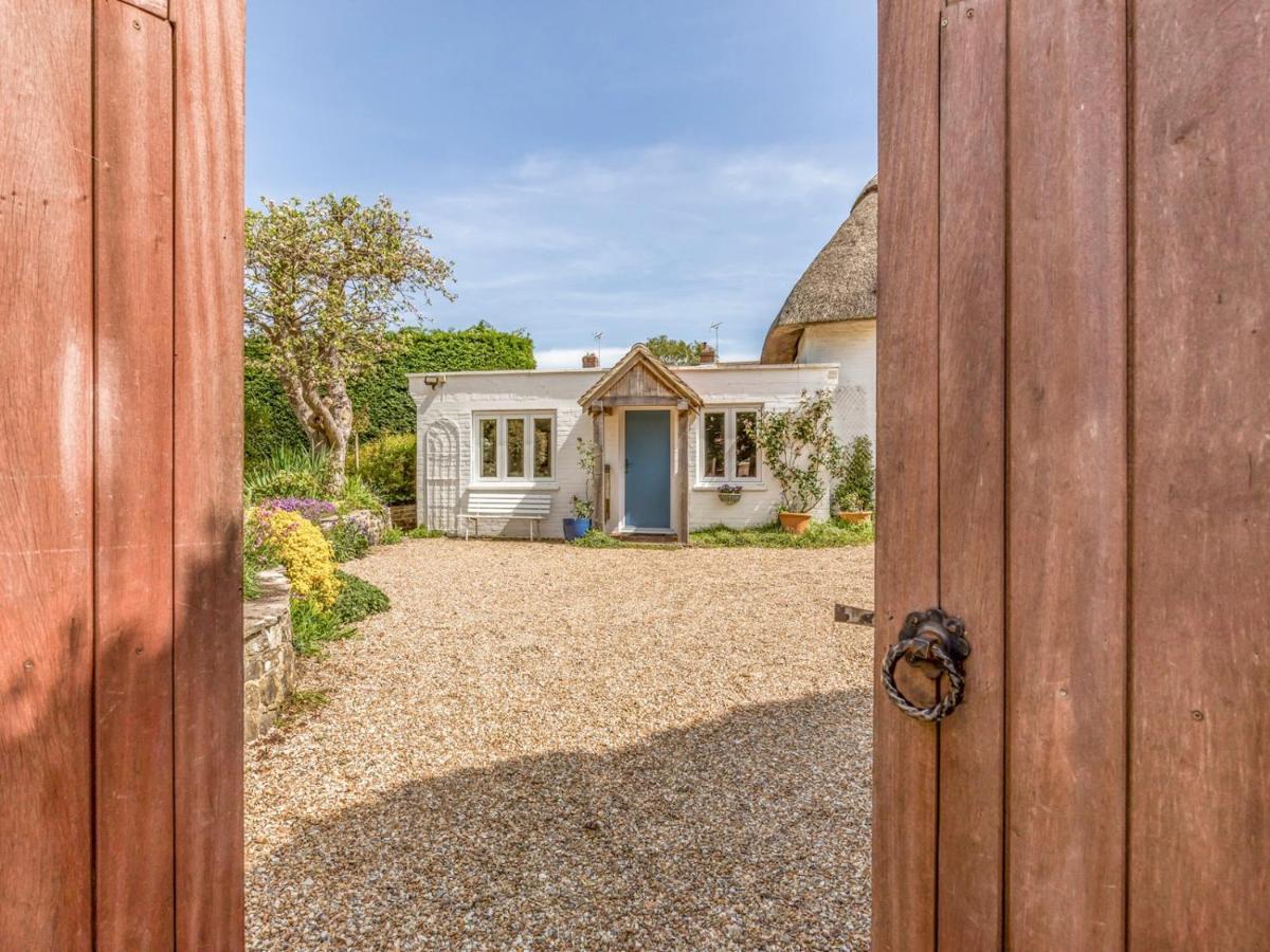 Pass The Keys Charming Apartment Attached To Thatched Cottage Chichester Exteriér fotografie
