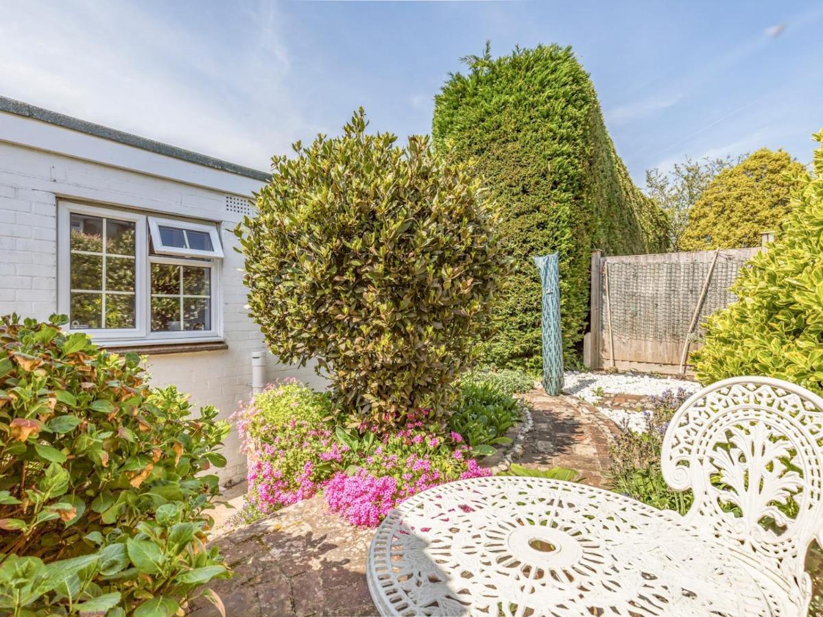 Pass The Keys Charming Apartment Attached To Thatched Cottage Chichester Exteriér fotografie