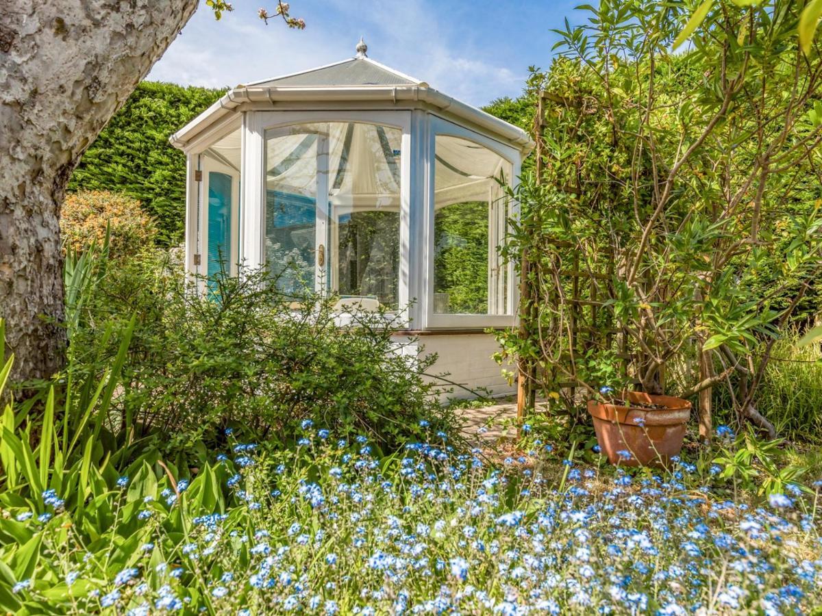 Pass The Keys Charming Apartment Attached To Thatched Cottage Chichester Exteriér fotografie