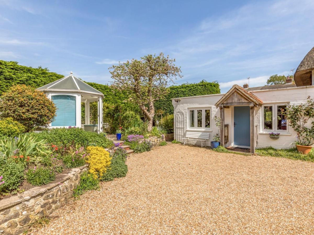 Pass The Keys Charming Apartment Attached To Thatched Cottage Chichester Exteriér fotografie