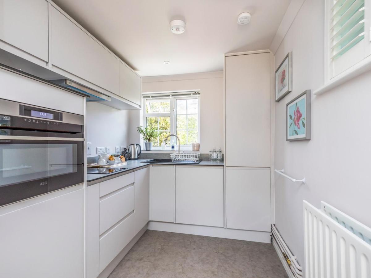 Pass The Keys Charming Apartment Attached To Thatched Cottage Chichester Exteriér fotografie