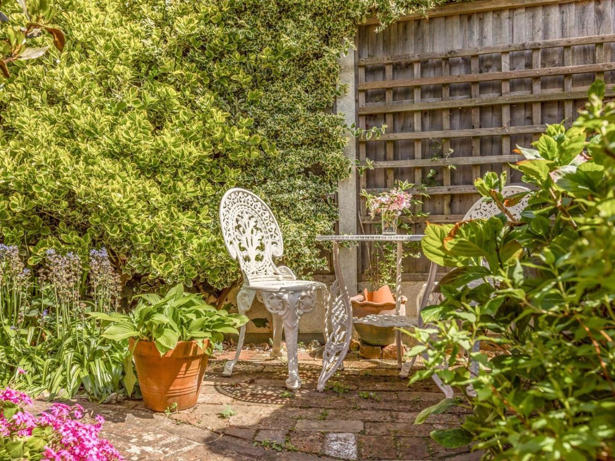 Pass The Keys Charming Apartment Attached To Thatched Cottage Chichester Exteriér fotografie