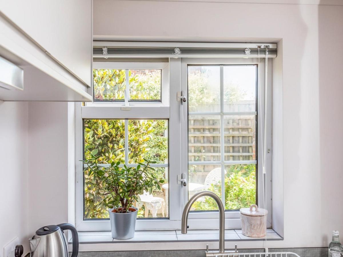Pass The Keys Charming Apartment Attached To Thatched Cottage Chichester Exteriér fotografie